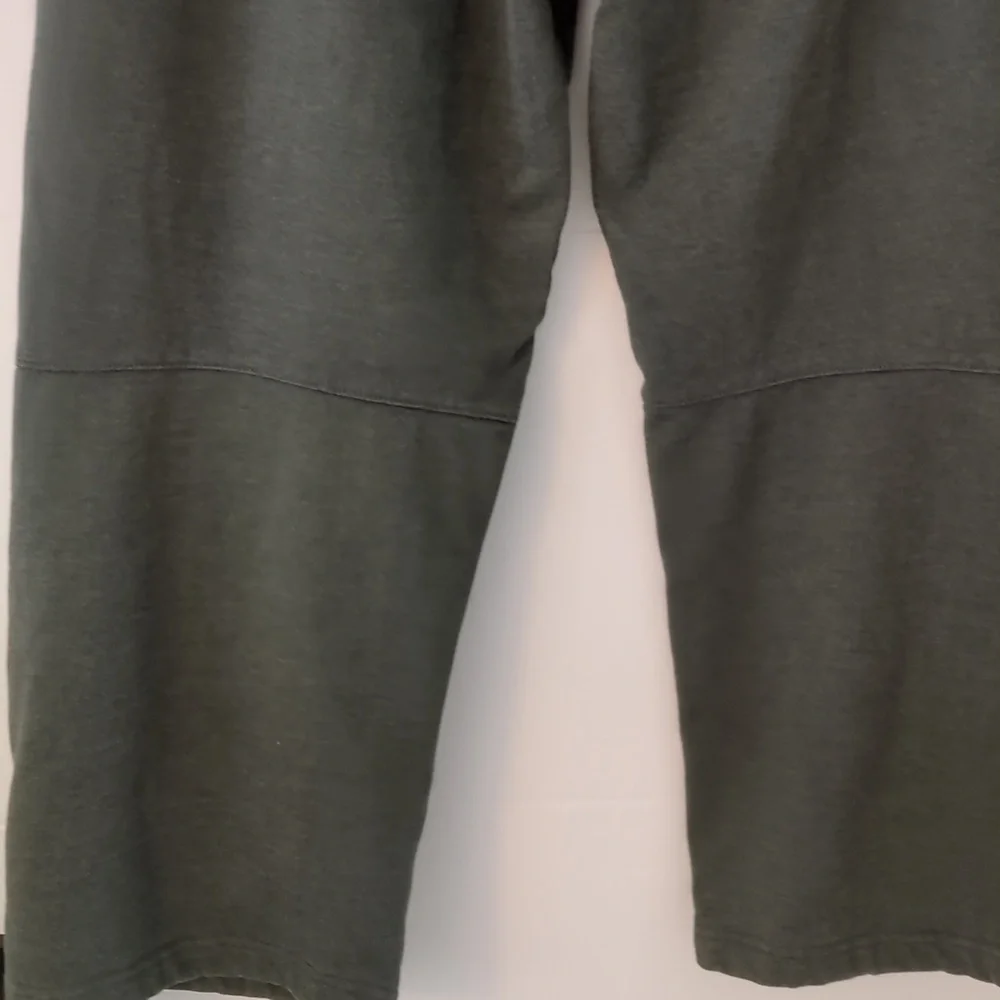 UO BDG Men's Relaxed fit Bowed Sweatpants Barely Green Athleasure Cozy Cabin L